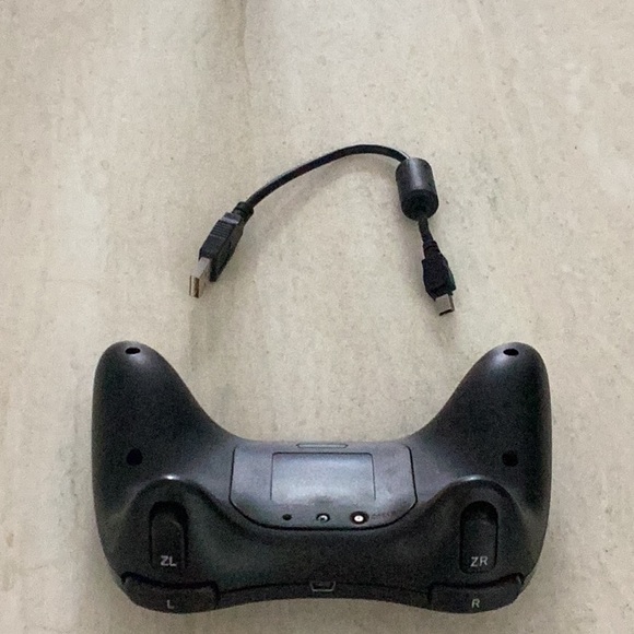 Wii U Wireless Classic Pro Controller Black - Picture 4 of 12